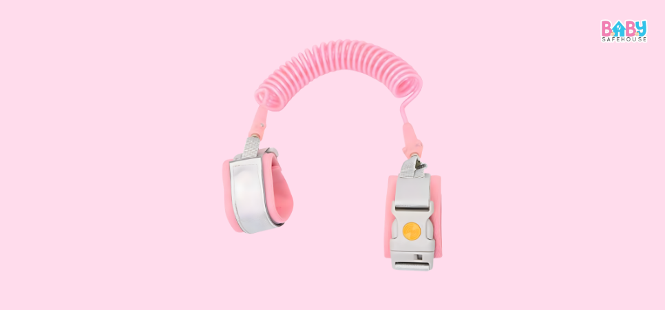 Best Situations to Use an Anti Lost Wrist Band for Kids: Travel, Malls, and Parks